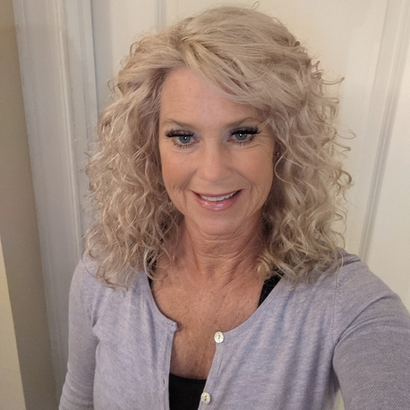 Meet your Posher, Jayda - Picture 2 of 2